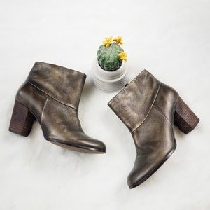 Cole Haan Nike Air Size 9.5 B Gold Boots